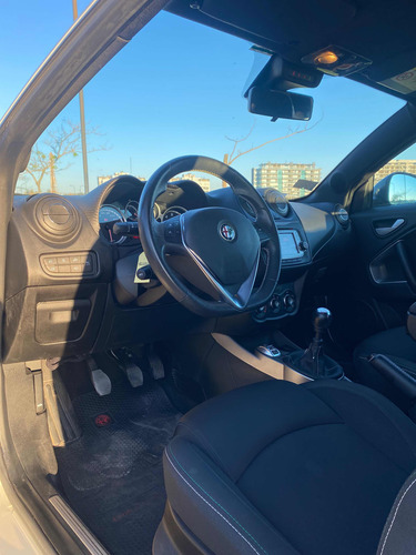 Imagen 16 de 23 de Alfa Romeo Mito 2015 1.4 Tbi Quadrifoglio Verde