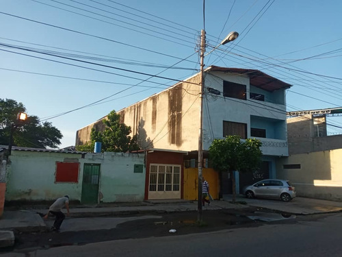 Bajamos El Precio Se Vende Edificación Centro De Cagua Negociable  