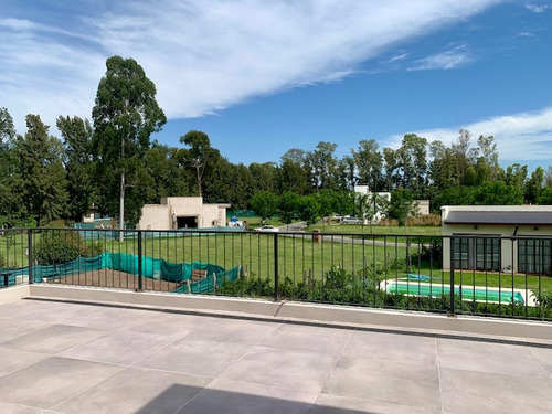 Santo Tomás A Estrenar 5 Ambientes Parrilla Y Pileta