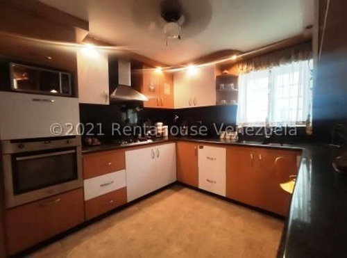 Imagen 5 de 10 de Townhouse En Venta 23-4001
