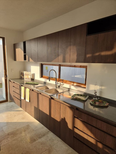 La Vista Residencial, 4ta Recamara En Pb, 4 Baños Completos, Jardín..