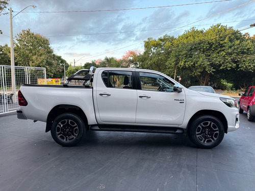 Toyota Picape Cabine Dupla Toyota Hilux Cabine Dupla 2.7 SR CD 4x2 (Flex) (Aut)