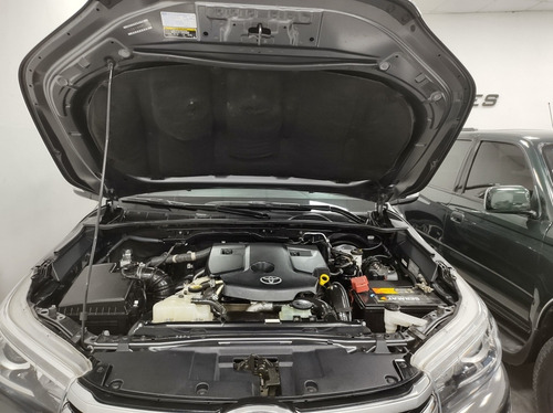 Imagen 9 de 10 de Toyota Hilux 2016 2.8 Cd Srx 177cv 4x4