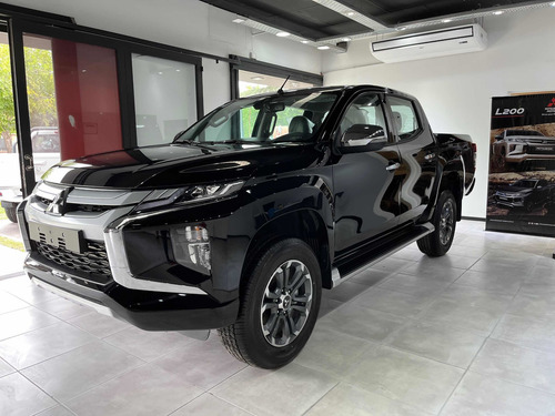 Imagen 2 de 15 de Mitsubishi L200 2023 2.4 Di-d High Power 181cv Cuero