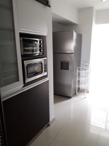 Apartamento En Alquiler Los Naranjos 176m2