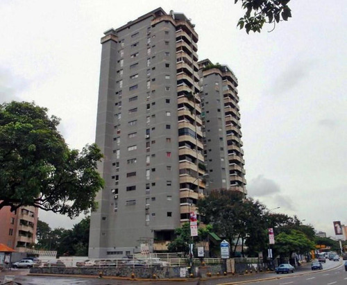 Se Alquila Habitación Para Caballero En La Carlota.