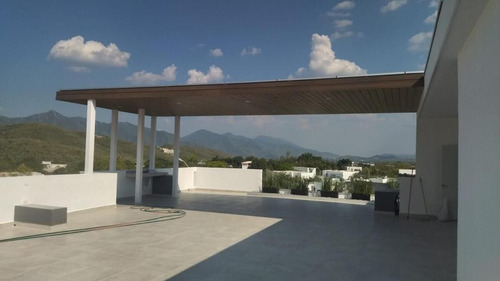Casa En Venta En El Barrial En Santiago Nuevo Leon
