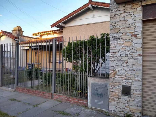 Imagen 3 de 14 de Casa De 4 Ambientes En Venta - Villa Tesei