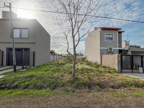 Terreno De 343m² Con Frente Al Sur En Barrio Tango