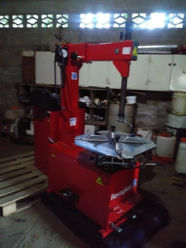 Imagen 3 de 4 de Máquina Desmontadora De Cauchos Con Brazo De Ayuda.