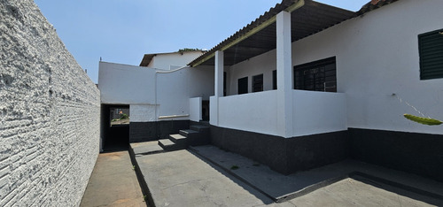 Casa De 2 Quartos Com Edícula