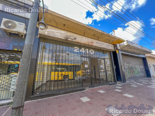 Imagen 3 de 11 de Muy Buen Local Sobre Av. Perón, En Victoria!!