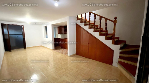 Casa En Venta Dos Niveles Col. Valente Díaz A 5 Minutos Del Aeropuerto.