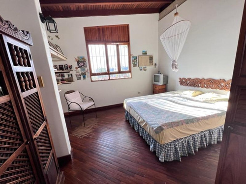 Imagen 6 de 18 de Se Vende Casa 2400m2 5h+s/ 4b+s/ 10p Cerro Verde