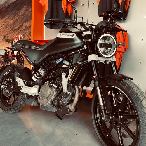 Imagen 11 de 19 de Svartpilen 200 Abs Husqvarna 0km 2023 Solo Dni Tna 0% $