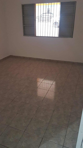 Casa Com 4 Cômodos E Garagem