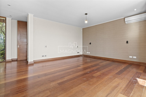 Casa En Venta De 6 Dorm. En Colina