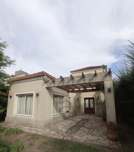Imagen 2 de 9 de Casa En Venta En Country Banco Provincia