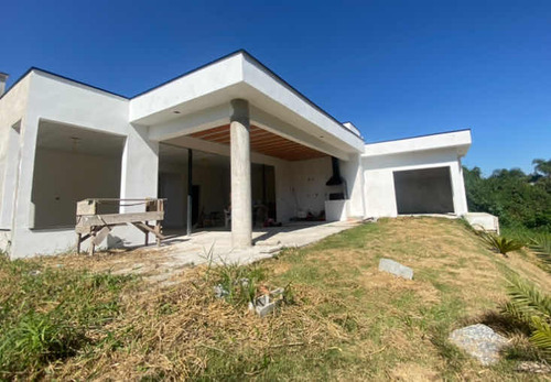 Casa Térrea Em Condomínio 70% Concluída E Com 4 Suítes