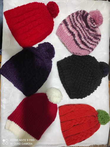 Gorros Tejidos A Mano (paquete De 3 Pzs) C/ Esfera De Regalo