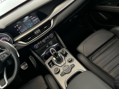 Alfa Romeo Stelvio 2.0L L4 Turbo Veloce Awd