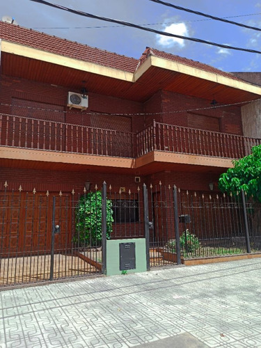 Imagen 2 de 17 de Casa En Venta De 3 Dormitorios C/ Cochera En La Tablada