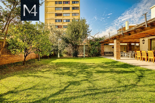 Casa En Venta De 4 Dorm. En Ñuñoa