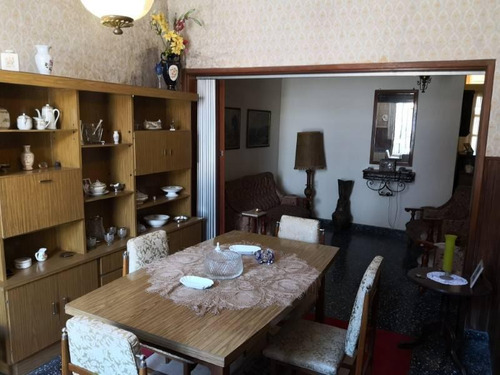 Imagen 2 de 30 de Casa De 3 Dormitorios Mas Comodin, Excelente Ubicacion