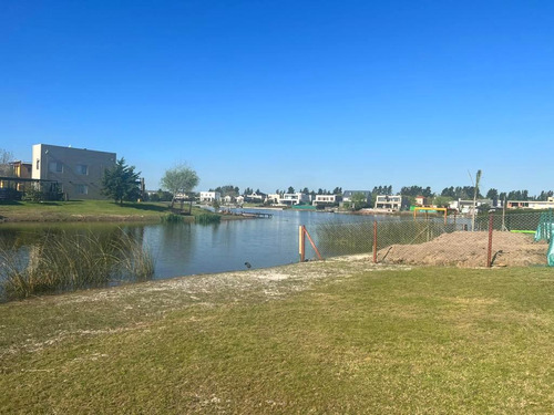 Terreno Al Lago  En Venta En San Benito, Villanueva.