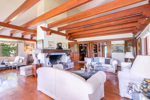 Casa En Venta Barrio Golf Punta Del Este De Seis Dormitorios