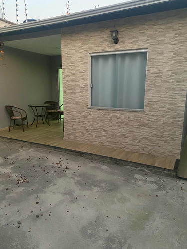 Casa Em Rua 2 Quartos Um Com Suite , Área Muito Ampla.