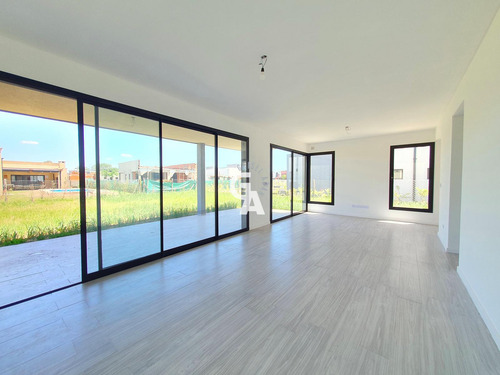 Imagen 17 de 30 de Casa En Venta 4 Amb En Santa Emilia, Pilar Del Este