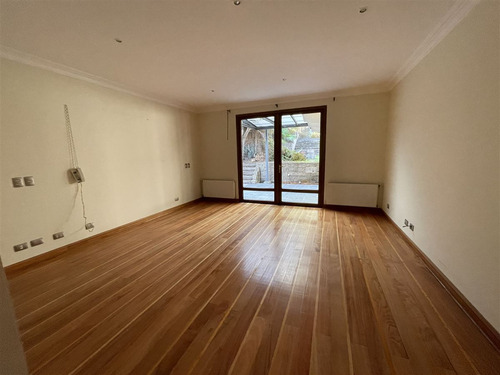 Casa En Venta De 6 Dorm. En Lo Barnechea Panoramica