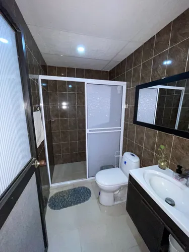 Casa Con Local Comercial