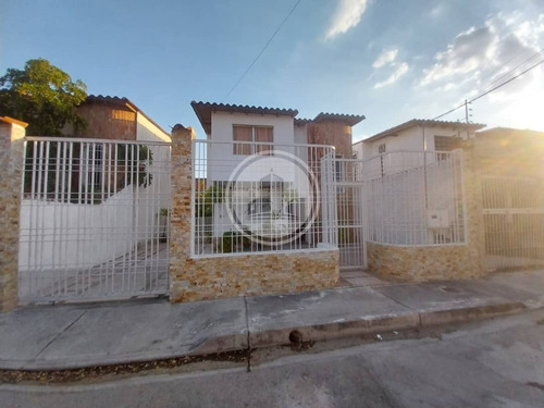 En Venta Bello Townhouse En Res. Villa Athenea, La Morita 1, 005jsc