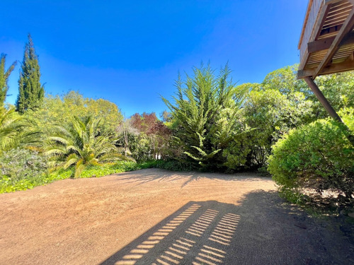 Venta De Interesante Casa A Pasos De Todo, Cachagua