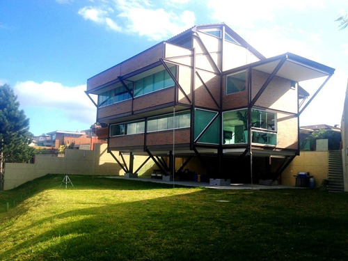 Imagen 2 de 16 de Se Vende Casa 1500m2 4h/4b/6p/ Alto Hatillo 0636