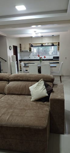 Imagen 5 de 18 de Alquilo Casa Totalmente Amoblada En El Condominio Cerrado La Trinidad: 4 Habitaciones Y 5 Baños.