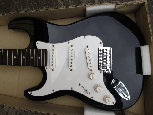 Remate Guitarra Electrica Tipo Fender Stratocaster 20% Off