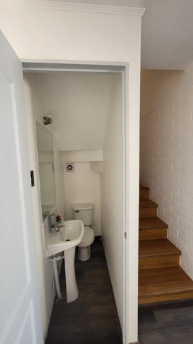 Imagen 10 de 19 de Casa En Pasaje Cerrado 4d Y 3b. Los Diáconos Pte Alto
