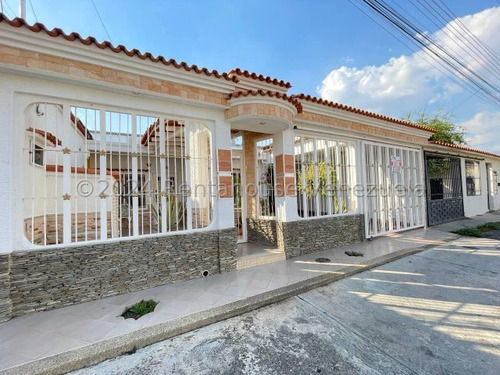 Hermosa Casa En Venta Urb Villas Del Centro Sector Ferinachi La Morita I 25-15171 Hc