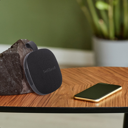 Bocina De Techzone Horus Bluetooth Portatil Y Compacta Tws Color Negro