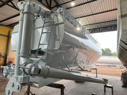 Silo Para Transporte De Ração Imoto, Com Sistema De Recolha.