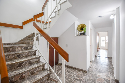 Imagen 24 de 30 de Casa 6 Dormitorios En Venta La Plata Pza Malvinas
