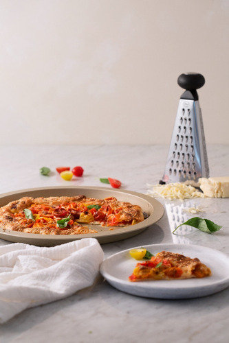 Imagen 4 de 10 de Molde Pizza 32cm Dorado Ilko