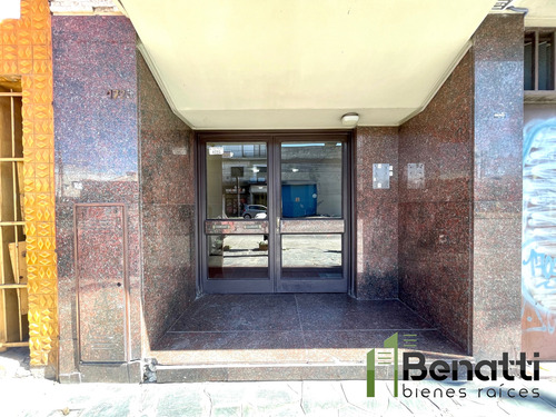 Dpto En Planta Baja. Con Patio. Sobre Av. San Martin