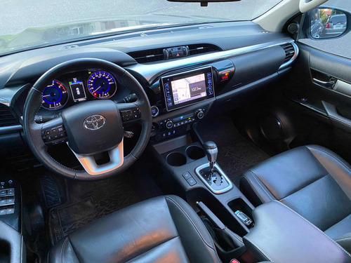 Toyota Hilux 2.8 Cd Srx 177cv 4x4 At 2017