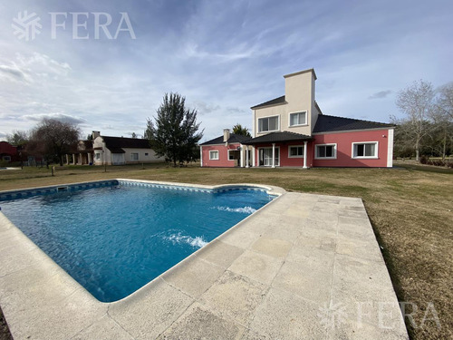 Alquiler Casa 6 Ambientes Con Cochera, Quincho Y Piscina En Campos De Roca 1 - La Plata