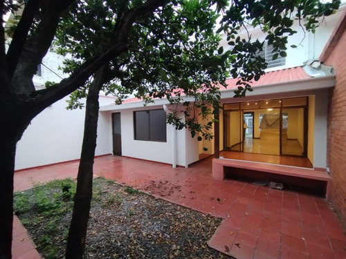 Casa En Arriendo En Pampalinda. Cod A10821