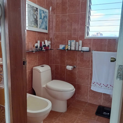 Imagen 13 de 16 de En Venta Amplio Apartamento De 217 Mts² Resd. Oasis En La Campina, Vista Al Ávila, Espectaculares Áreas Sociales, Piscina, Etc.. Js 04144501186